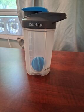 Contigo Clear Protein Shaker with Gray Lid and Blue Spout